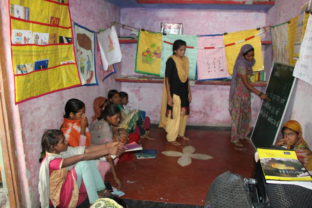 विलायती डिग्री का जादू फीका कैसे पड़ा: भारतीय छात्रों की वापसी का सिलसिला