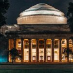 इंजीनियरिंग एडमिशन की रेस: MIT बनाम IIT