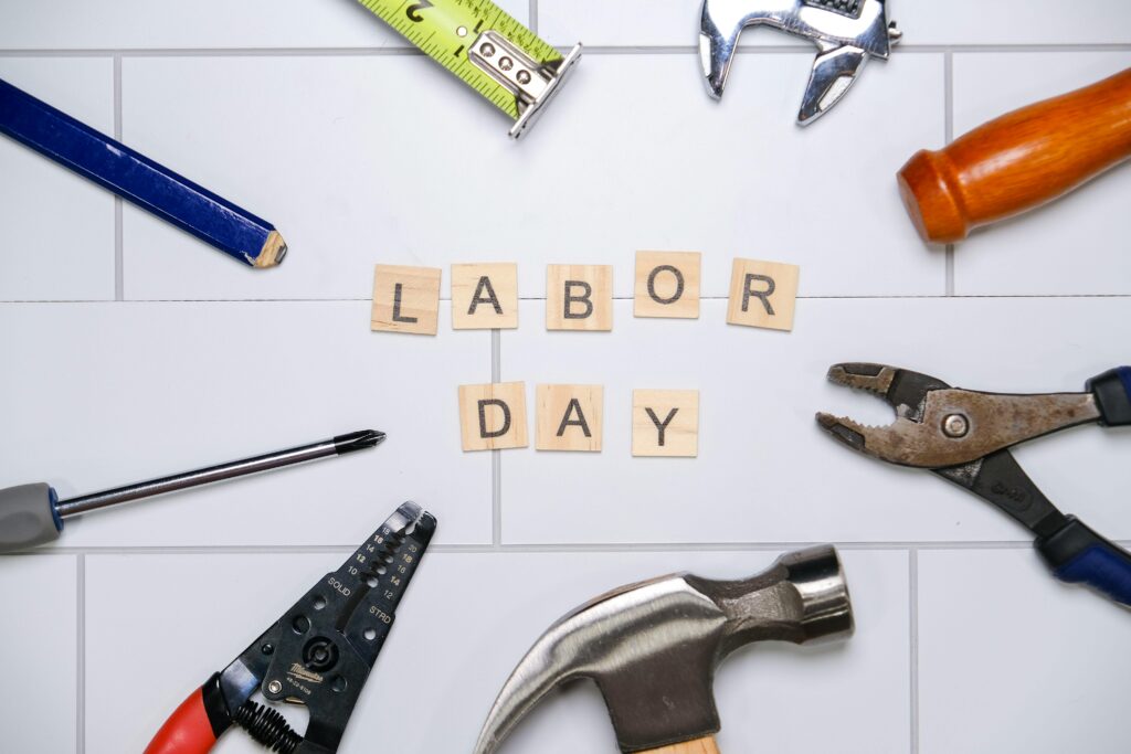 एच-1बी वीजा की अनकही दास्ताँ: अमेरिकी कम्पनी में भारतीय वर्कर्स पर अत्याचार