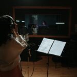 ફિલ્મી ગીતોની હદને પાર: જવાબદારી કોણે લેવી?