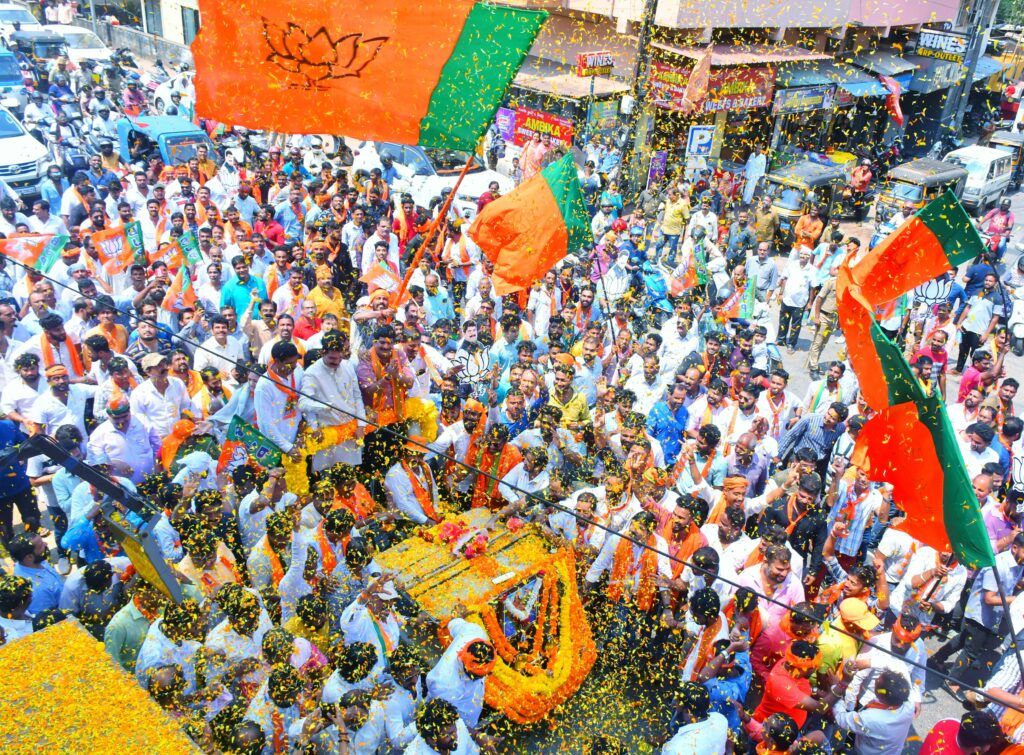 आराध्या जायसवाल की चमकदार सफलता: यूपी बोर्ड में नौवीं रैंक हासिल कर वकील बनने के सपने को किया सच