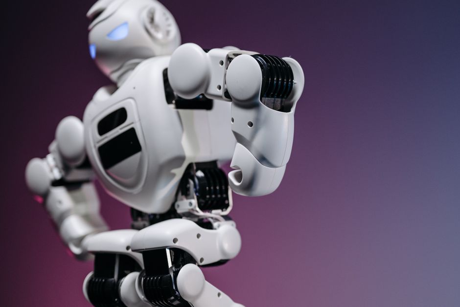 AI Reshapes Big-Company Hiring as Layoffs Surge in White-Collar and Tech Roles